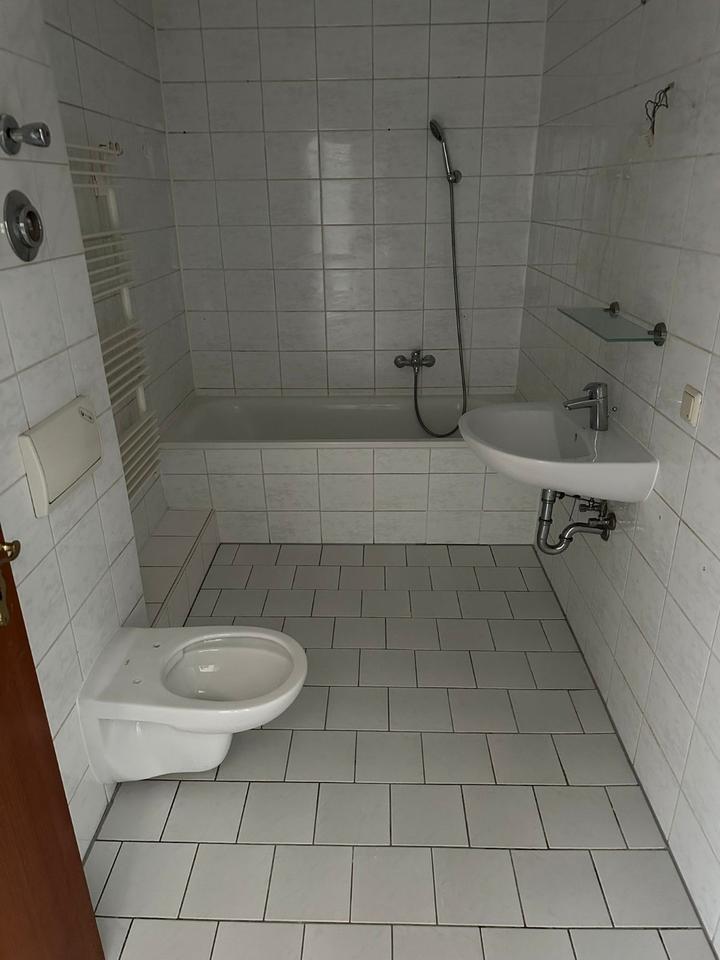 Zwei-Raum Wohnung in Forst .Renoviert in angenehmer Wohnanlage zimmer