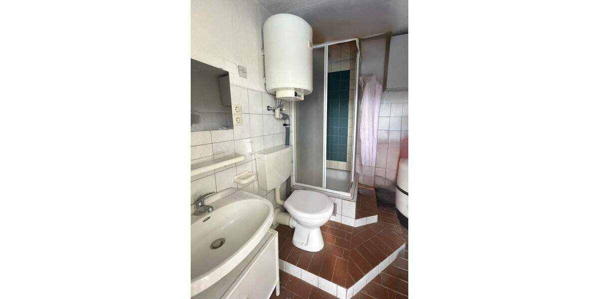 Charmante Doppelhaushälfte mit großzügigem Grundstück, Pool und vielseitigen Nutzungsmöglichkeiten - in Kolkwitz OT Glinzig zu verkaufen! 7 zimmer