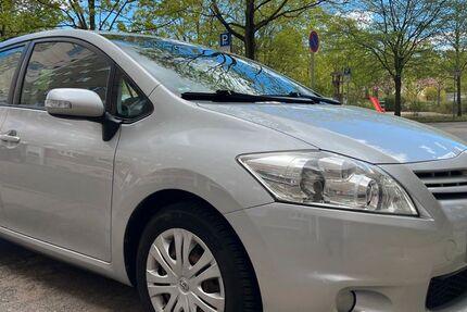 Toyota Auris 107.000 km 5.990 &euro; Cottbus 03042