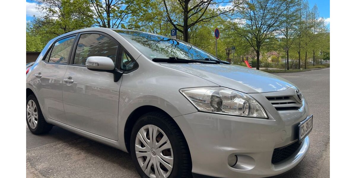 Toyota Auris 107.000 km 5.990 &euro; Cottbus 03042
