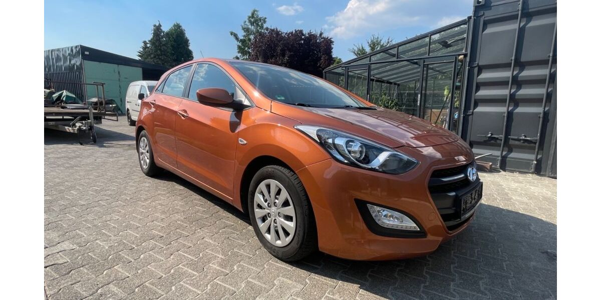 Hyundai i30 63.300 km 7.900 &euro; Drebkau 03116
