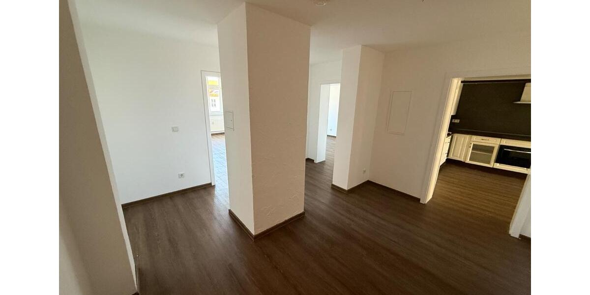Etagenwohnung Cottbus - 4 Zimmer, 123 m&sup2;, 1.654&euro; | Angebot:26444334