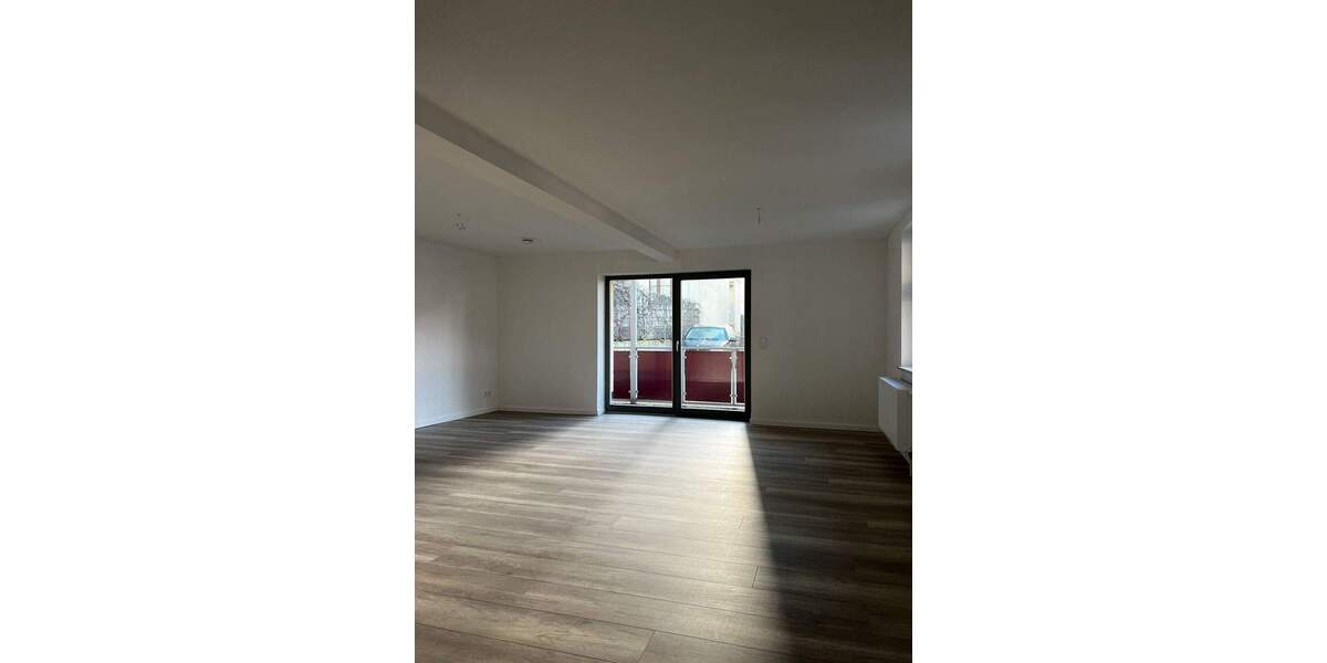 teilsanierte, gemütliche 2-Raum Altbauwohnung mit Terrasse im Stadtzentrum 2 zimmer