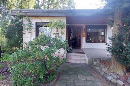 Idyllisches Wochenendgrundstück mit kleinem Bungalow am Ströbitzer Badesee zu verkaufen! 2 zimmer