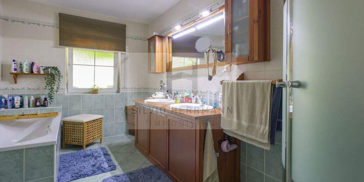 Viel Komfort auf einer Ebene 4 zimmer