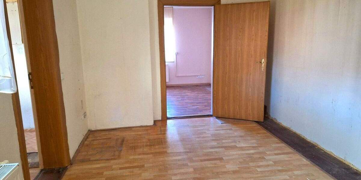 Reihenmittelhaus Forst (Lausitz) Forst-Stadt - 4 Zimmer, 110 m&sup2;, 125.000&euro; | Angebot:25986326