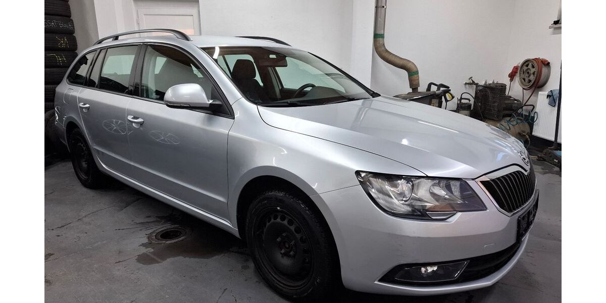 Skoda Superb 241.337 km 2.990 &euro; Cottbus 03042