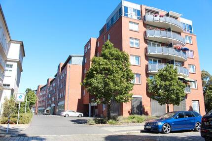 Renovierte 2-Raumwohnung mit Balkon in ruhiger & zentraler Lage zimmer