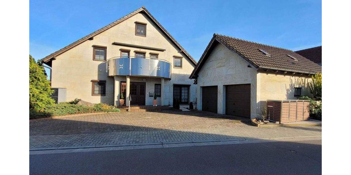 Eindrucksvolles Zweifamilienhaus konzipiert als Mehrgenerationenhaus in Cottbus-Döbbrick 1 zimmer