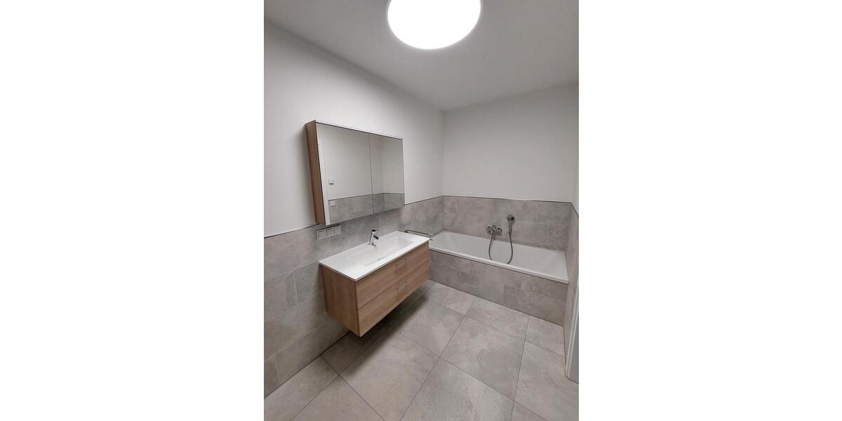 Etagenwohnung Cottbus - 4 Zimmer, 106 m&sup2;, 1.325&euro; | Angebot:25499140