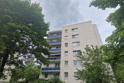 **FRISCH RENOVIERT`**3-Zimmer-Wohnung Balkon 2.OG Bad mit Wanne ab 01.09.2025
