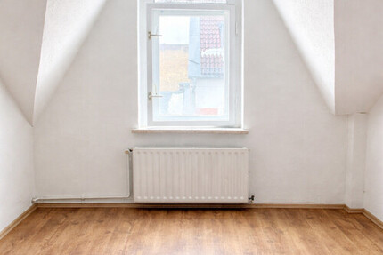 Frisch renovierte Dachgeschosswohnung mit neuem Badezimmer in bester Lage von Forst (Lausitz)! 3 zimmer