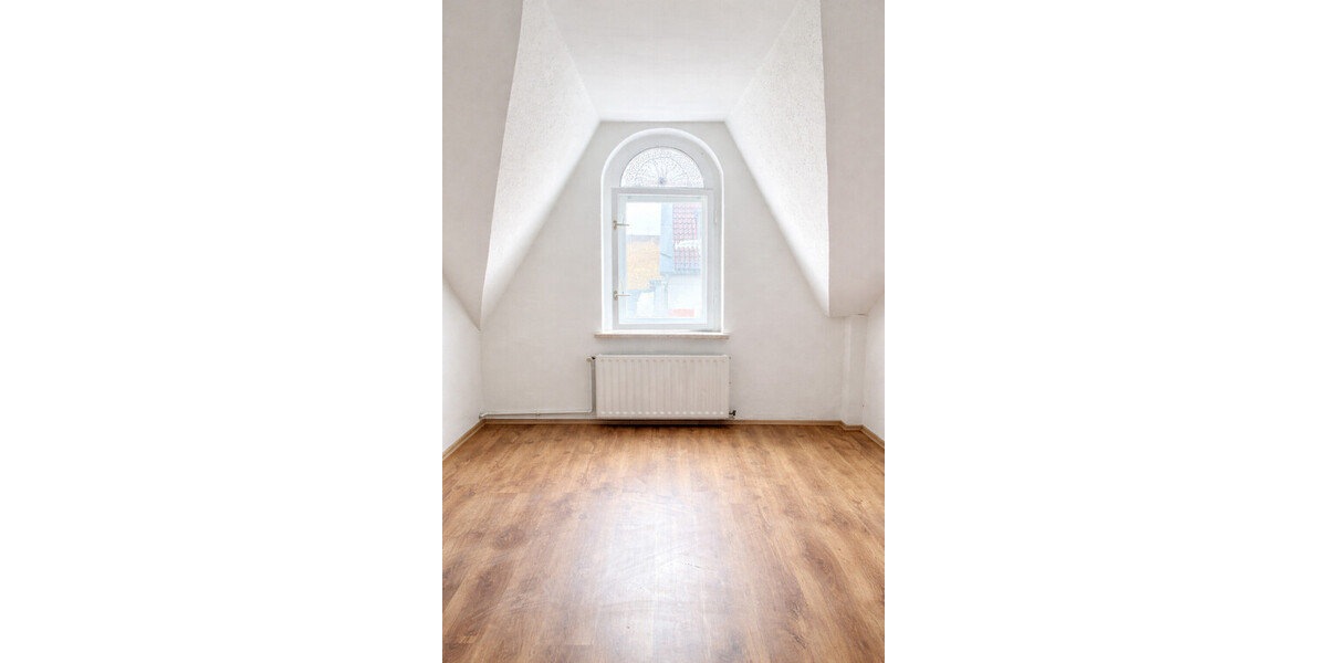 Frisch renovierte Dachgeschosswohnung mit neuem Badezimmer in bester Lage von Forst (Lausitz)! 3 zimmer