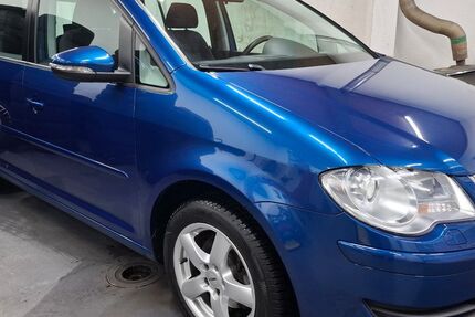 VW Touran 157.131 km 7.990 &euro; Cottbus 03042
