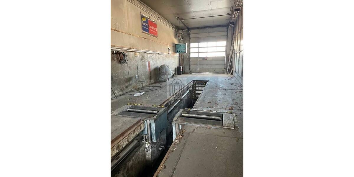 6.000 m² Büro-Hallenfläche und 27.000 m² Freifläche zur Produktion, Lagerung oder Vermietung! zimmer