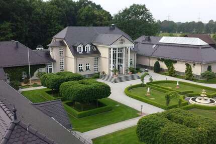 Haus Kolkwitz - 12 Zimmer, 1.082 m&sup2;, 1.750.000&euro; | Angebot:23086480