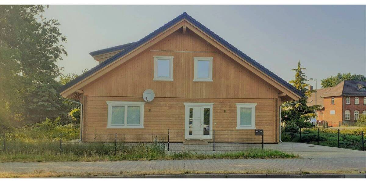Großes Holzblockhaus im Cottbuser Süden zu verkaufen. 8 zimmer