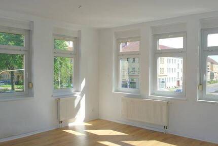 Große und helle 2-Zimmer-Wohnung mit neuem Laminatboden