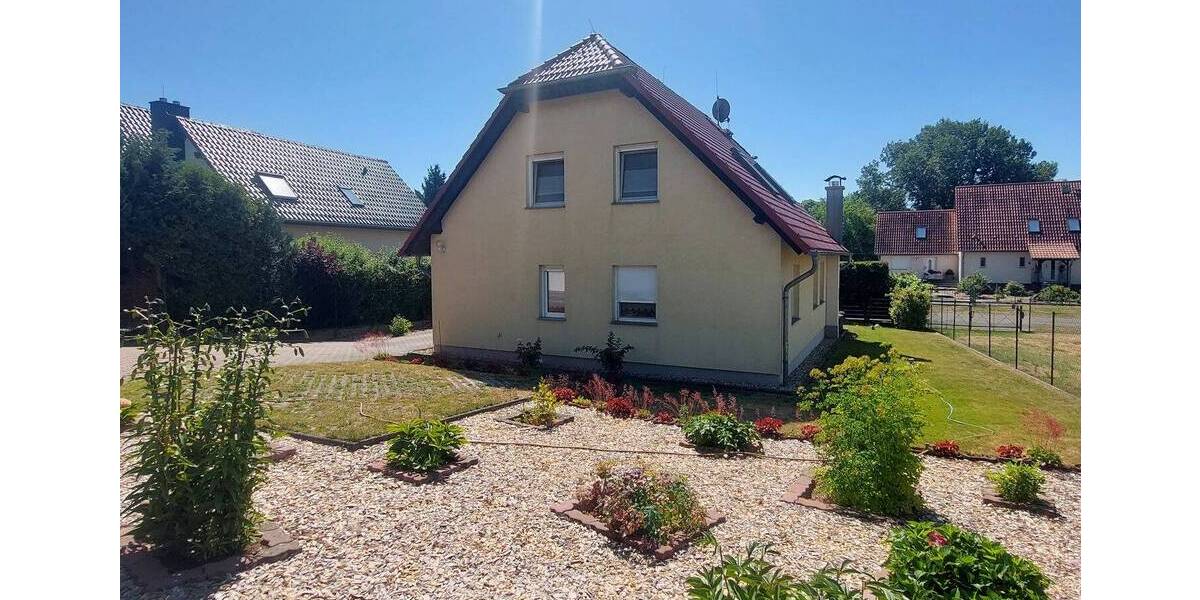 Großzügiges Einfamilienhaus mit Doppelgarage und großem Grundstück zu verkaufen! 5 zimmer