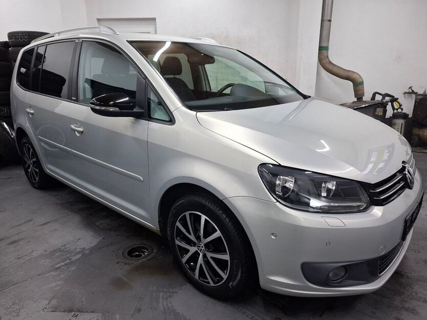 VW Touran 153.687 km 9.490 € Cottbus 03042