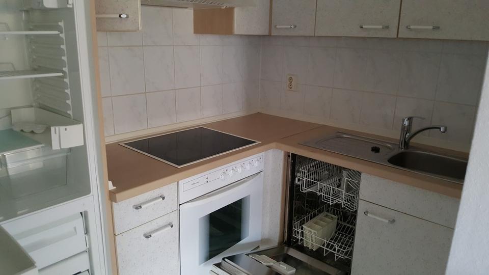 **FRISCH RENOVIERT**1-Zimmer-Wohnung Balkon Bad mit Wanne EBK Fußbodenheizungab 15.03. 1 zimmer