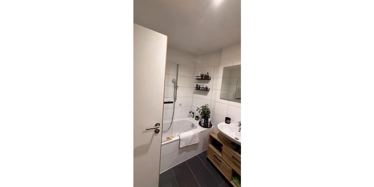 Etagenwohnung Cottbus - 3 Zimmer, 90 m&sup2;, 1.205&euro; | Angebot:24473697