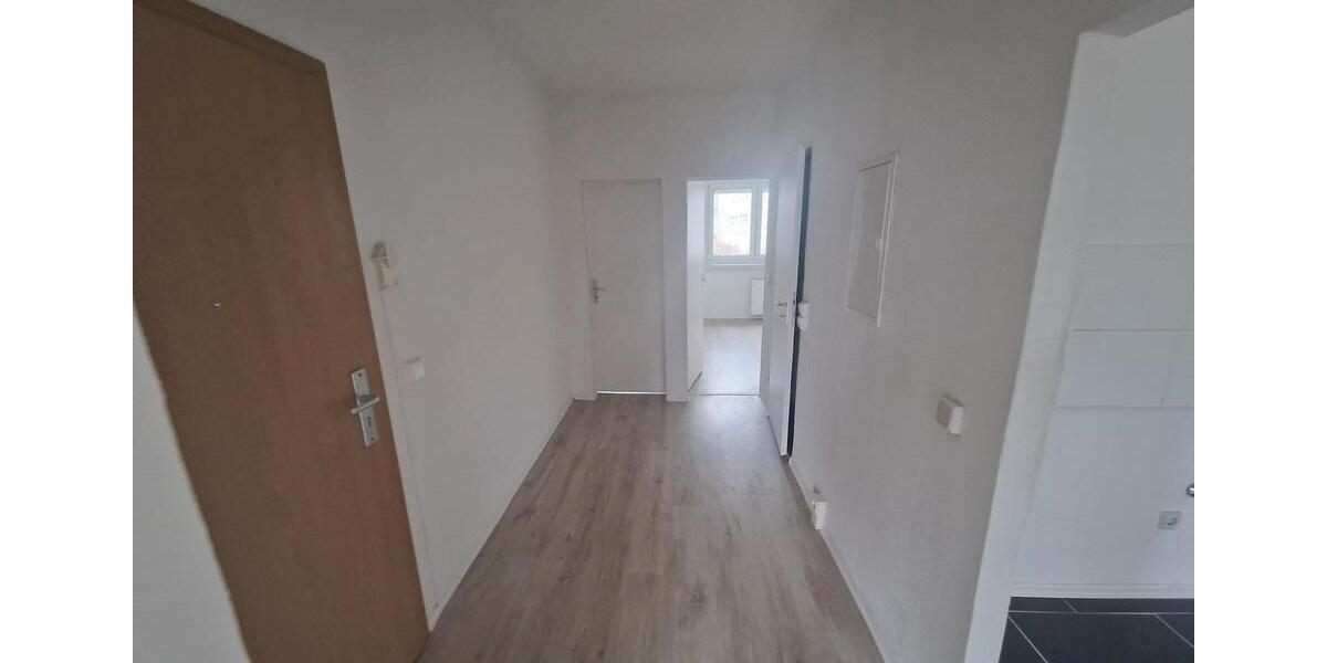 **JETZT EINZIEHEN**3-Zimmer-Wohnung EG Balkon Bad mit Wanne ab sofort 3 zimmer