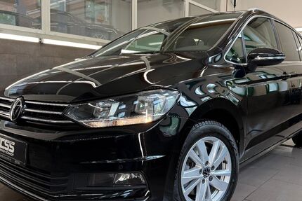 VW Touran 27.287 km 25.988 &euro; Cottbus 03044