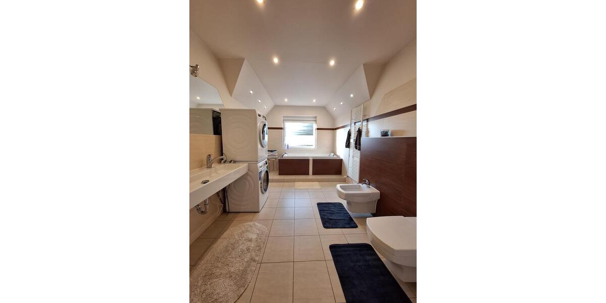 GROSSES MODERNES HAUS MIT SWIMMINGPOOL, PHOTOVOLTAIK, WÄRMEPUMPE zimmer