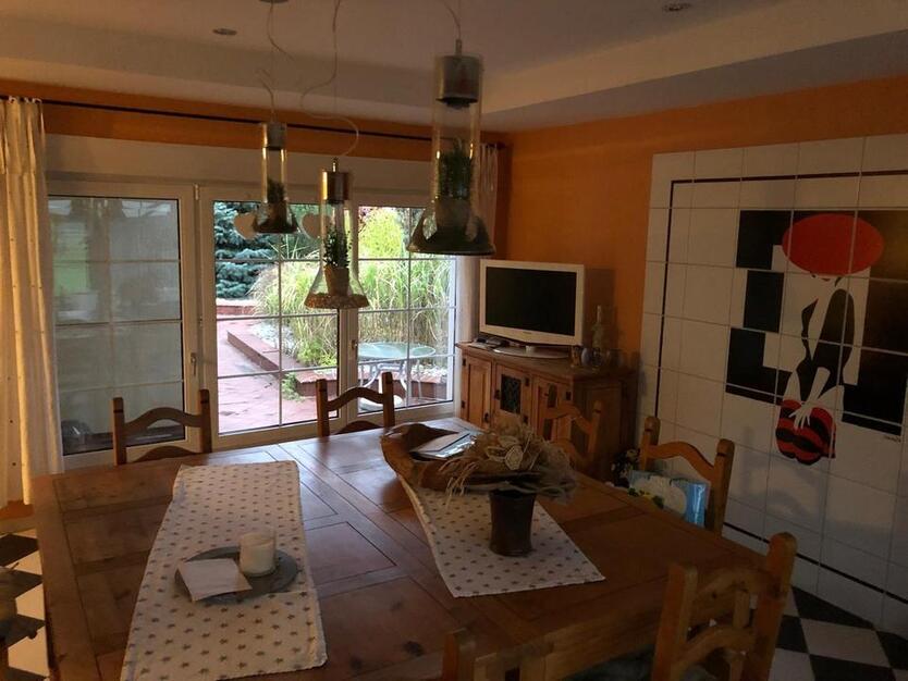 Einfamilienhaus mit EinliegerWohnung, Pool und riesen WohnZimmer