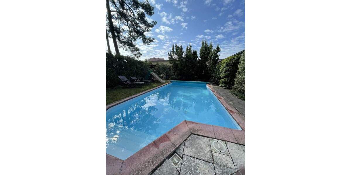 Charmante Doppelhaushälfte mit großzügigem Grundstück, Pool und vielseitigen Nutzungsmöglichkeiten - in Kolkwitz OT Glinzig zu verkaufen! 7 zimmer