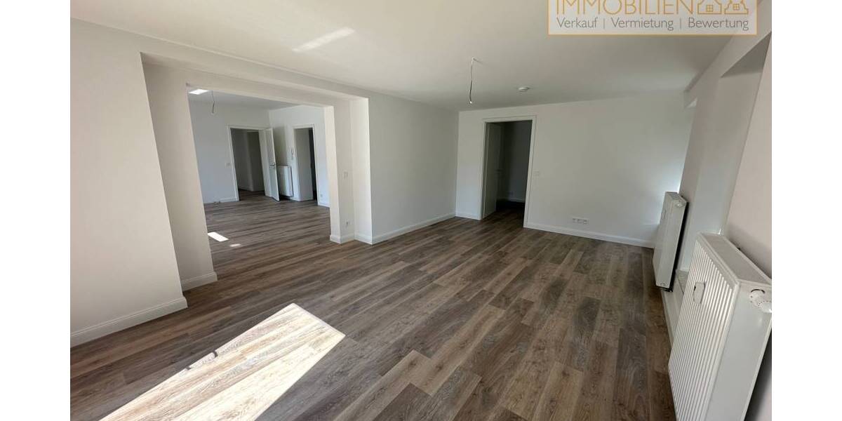 4 Zimmer Wohnung, Küche, Bad, Balkon und Terrasse, 2 PKW Stellplätze 4 zimmer