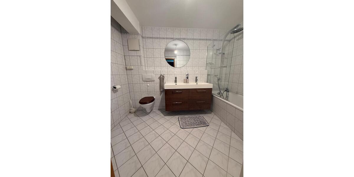 Etagenwohnung Cottbus - 4 Zimmer, 96 m&sup2;, 340&euro; | Angebot:26357761