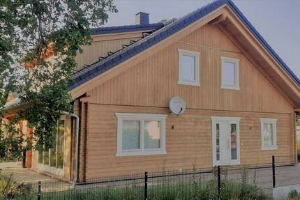 Großes Holzblockhaus im Cottbuser Süden zu verkaufen. 8 zimmer