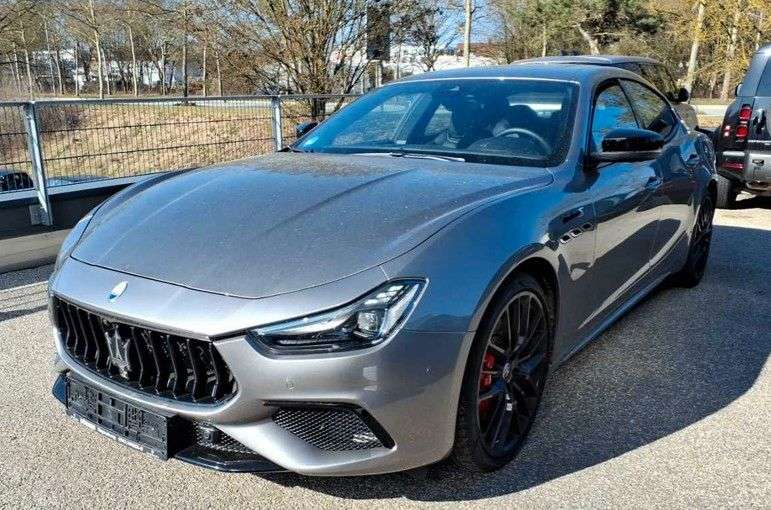 Maserati Ghibli 11.700 km 64.900 &euro; Cottbus 03050
