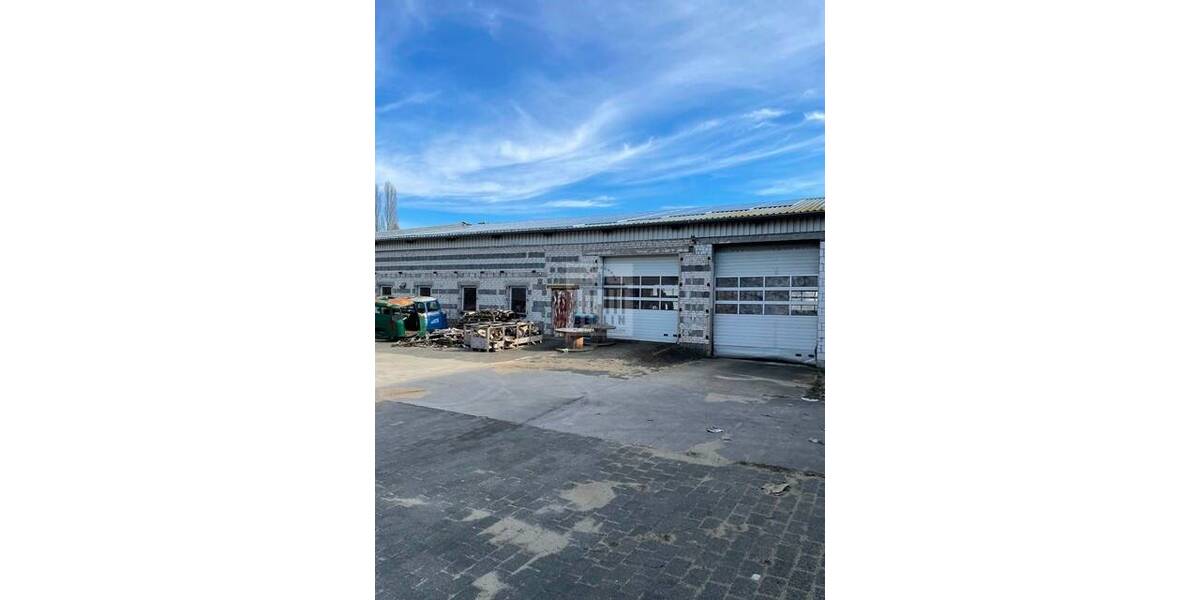 6.000 m² Büro-Hallenfläche und 27.000 m² Freifläche zur Produktion, Lagerung oder Vermietung! zimmer