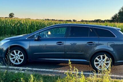 Toyota Avensis 140.000 km 8.000 &euro; Cottbus 03051