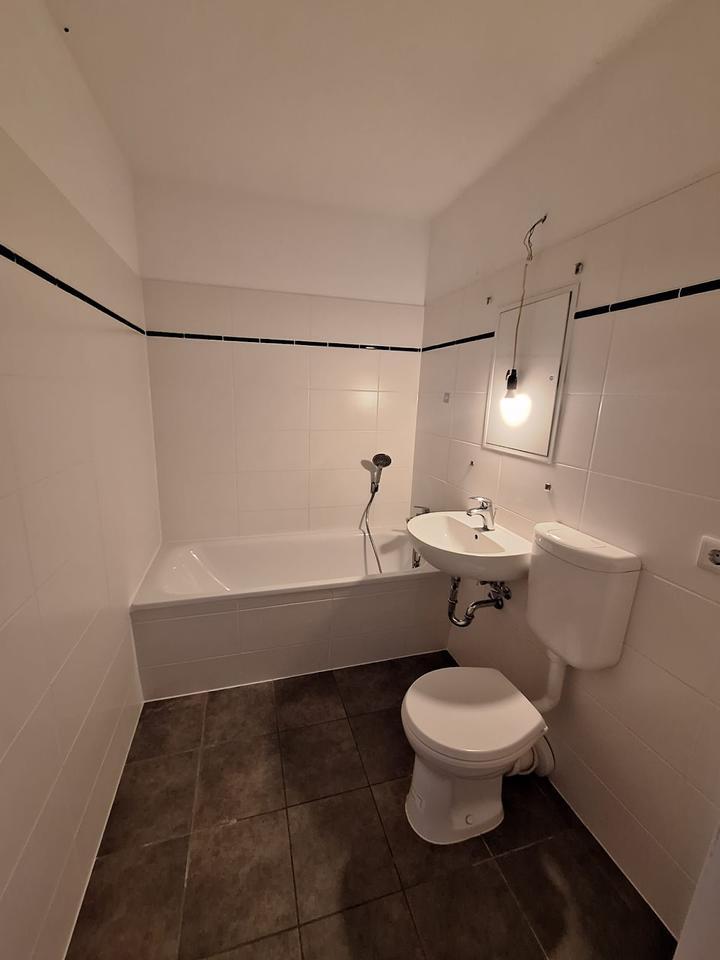 **JETZT EINZIEHEN** 2-Zimmer-Wohnung Balkon Bad mit Wanne 4.Etage ab sofort zimmer