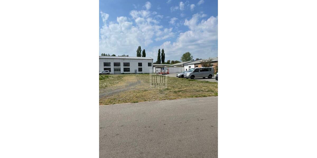 6.000 m² Büro-Hallenfläche und 27.000 m² Freifläche zur Produktion, Lagerung oder Vermietung! zimmer