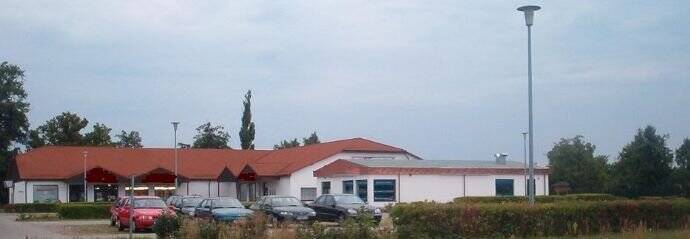 Gewerbeobjekt mit großem Parkplatz zimmer