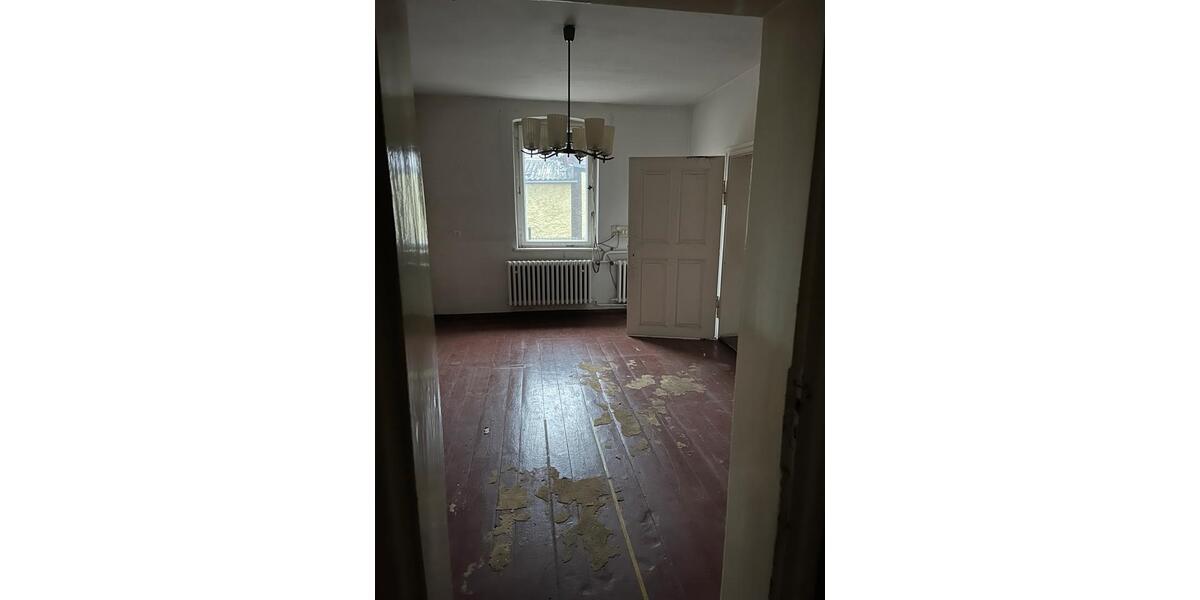 Villa Döbern - 10 Zimmer, 300 m&sup2;, 99.000&euro; | Angebot:27253473