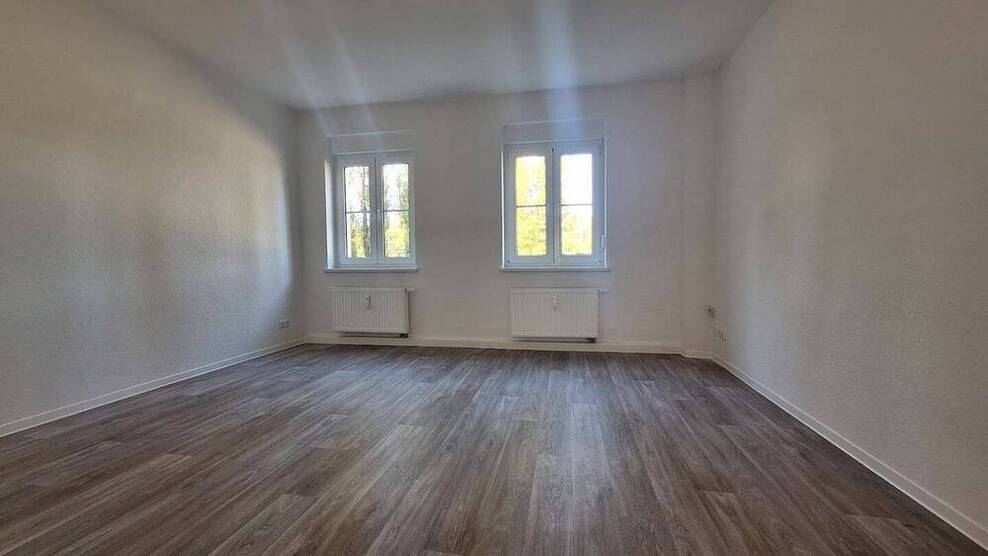Kleine Hausgemeinschaft, viel Grün drumherum - frisch hergerichtet!
