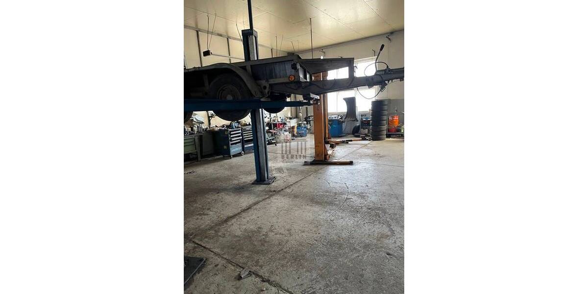 6.000 m² Büro-Hallenfläche und 27.000 m² Freifläche zur Produktion, Lagerung oder Vermietung! zimmer