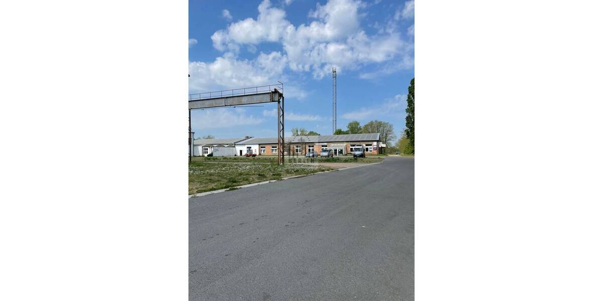 6.000 m² Büro-Hallenfläche und 27.000 m² Freifläche zur Produktion, Lagerung oder Vermietung! zimmer