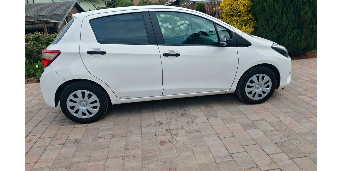 Toyota Yaris 92.650 km 6.890 &euro; Cottbus 03051