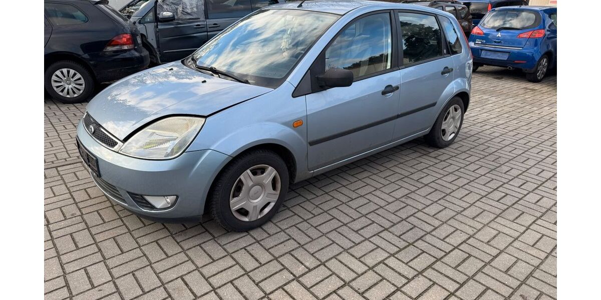 Ford Fiesta 141.037 km 649 &euro; Peitz 03185