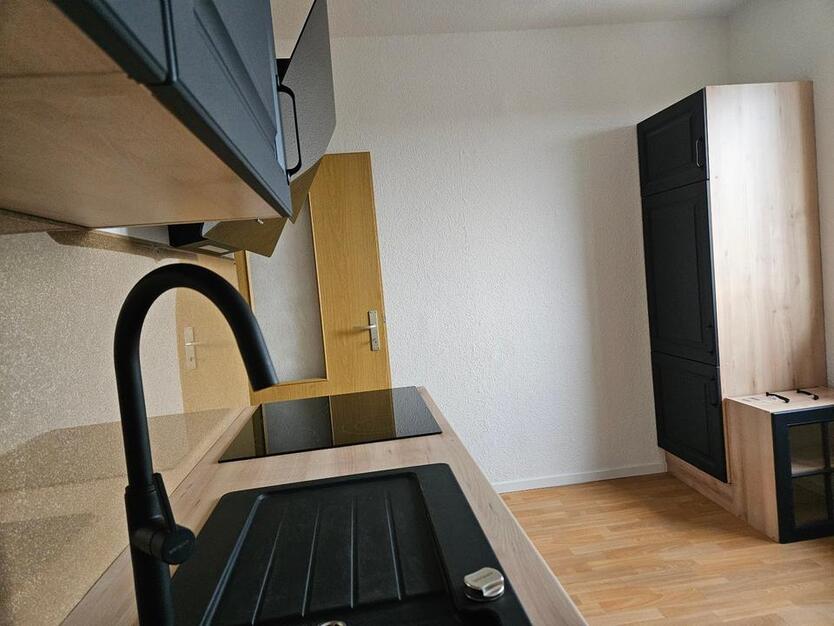 48 qm-große Ein-Zimmnerwohnung mit Einbauküche zum Verkauf zimmer