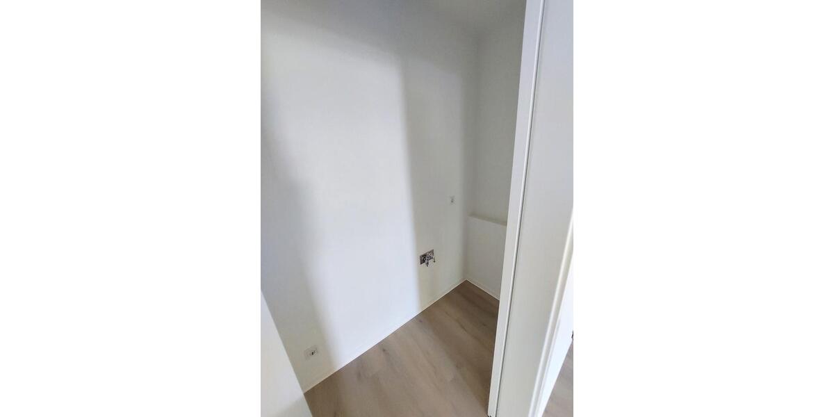 Etagenwohnung Cottbus - 4 Zimmer, 106 m&sup2;, 1.325&euro; | Angebot:25499140