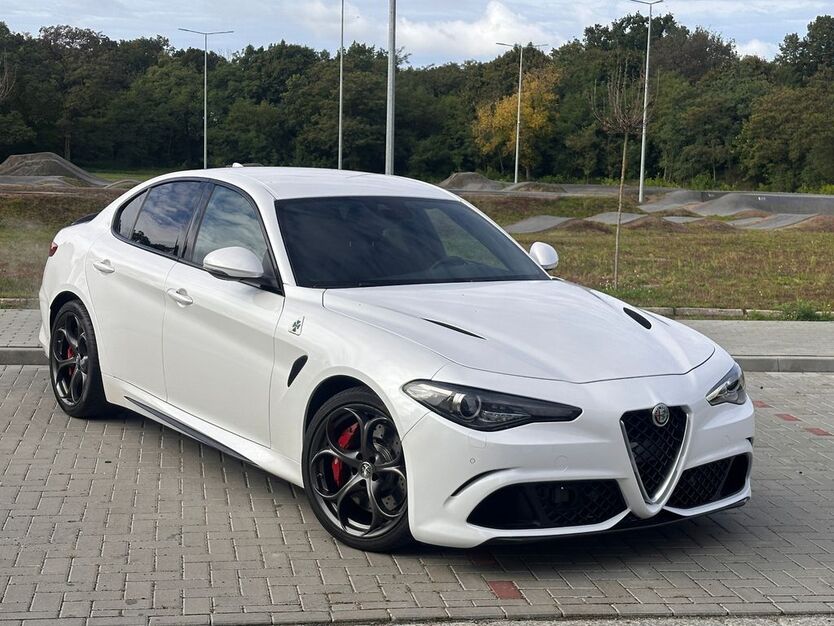 Alfa Romeo Giulia 24.000 km 48.900 € Guben 03172