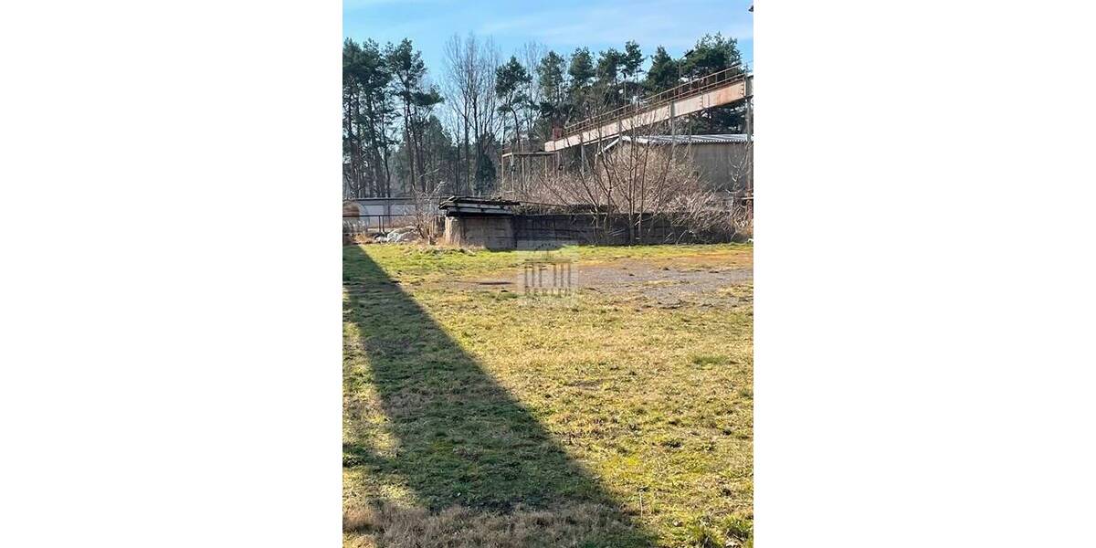 6.000 m² Büro-Hallenfläche und 27.000 m² Freifläche zur Produktion, Lagerung oder Vermietung! zimmer